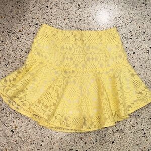 A Peach yellow lace mini skirt side zip ruffle flowy hem small s